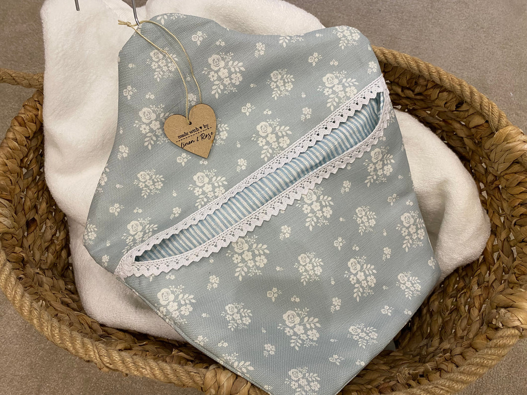 Pretty peg bag 