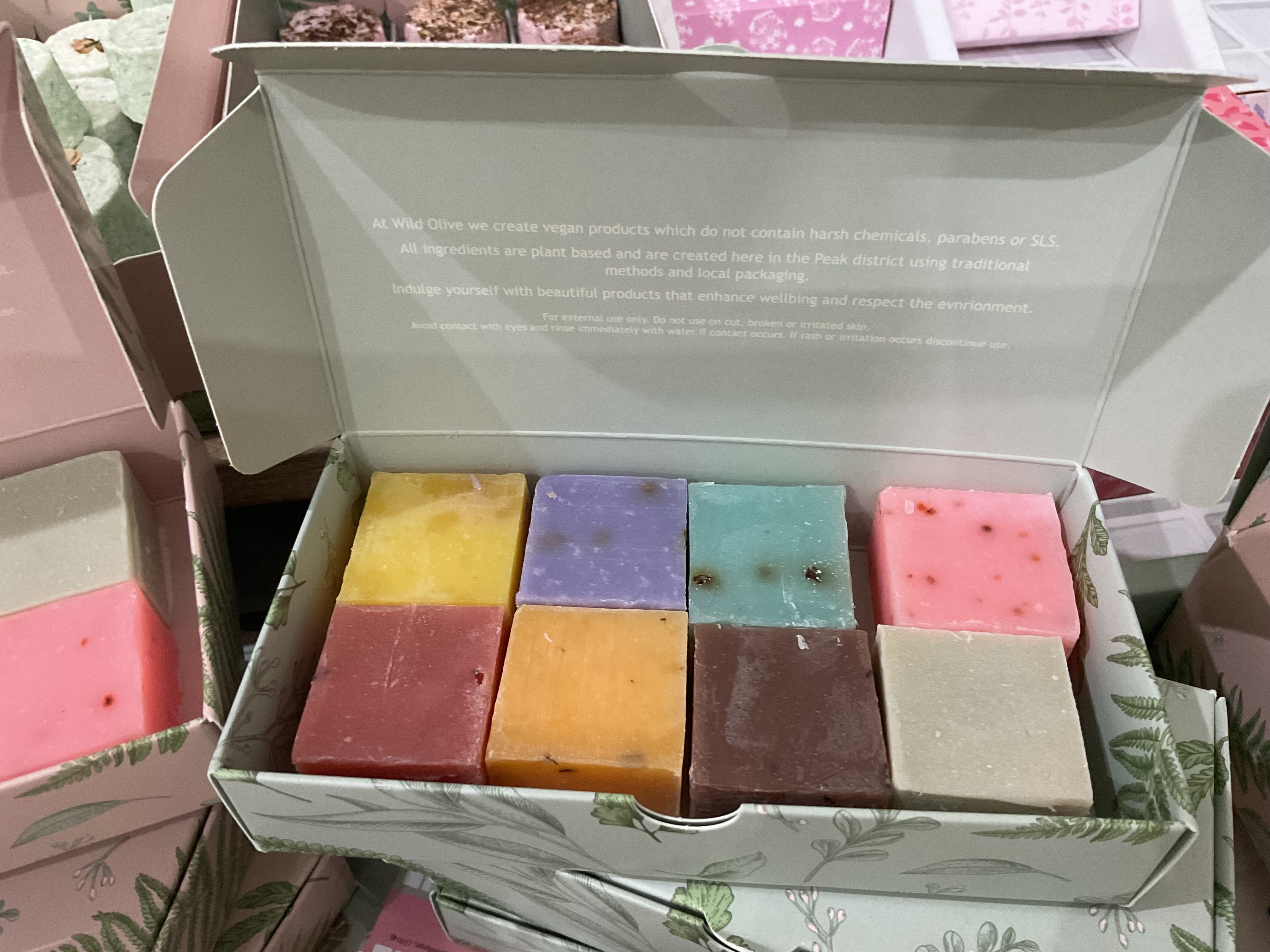 Artisan Bathing collection 8 Soap Gift set - Wild Olive – Linen