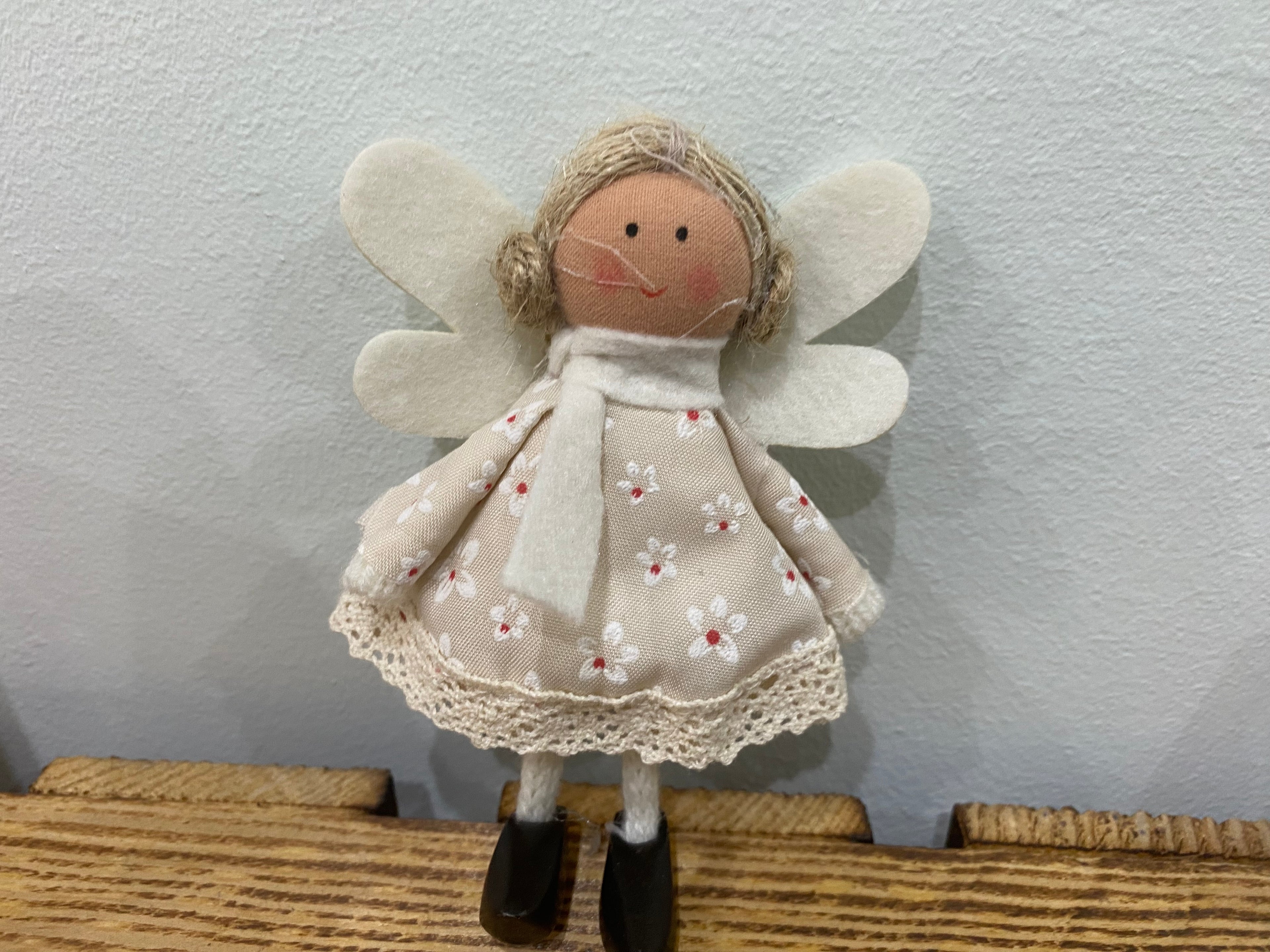 Standing pretty Angel - Cream floral dress