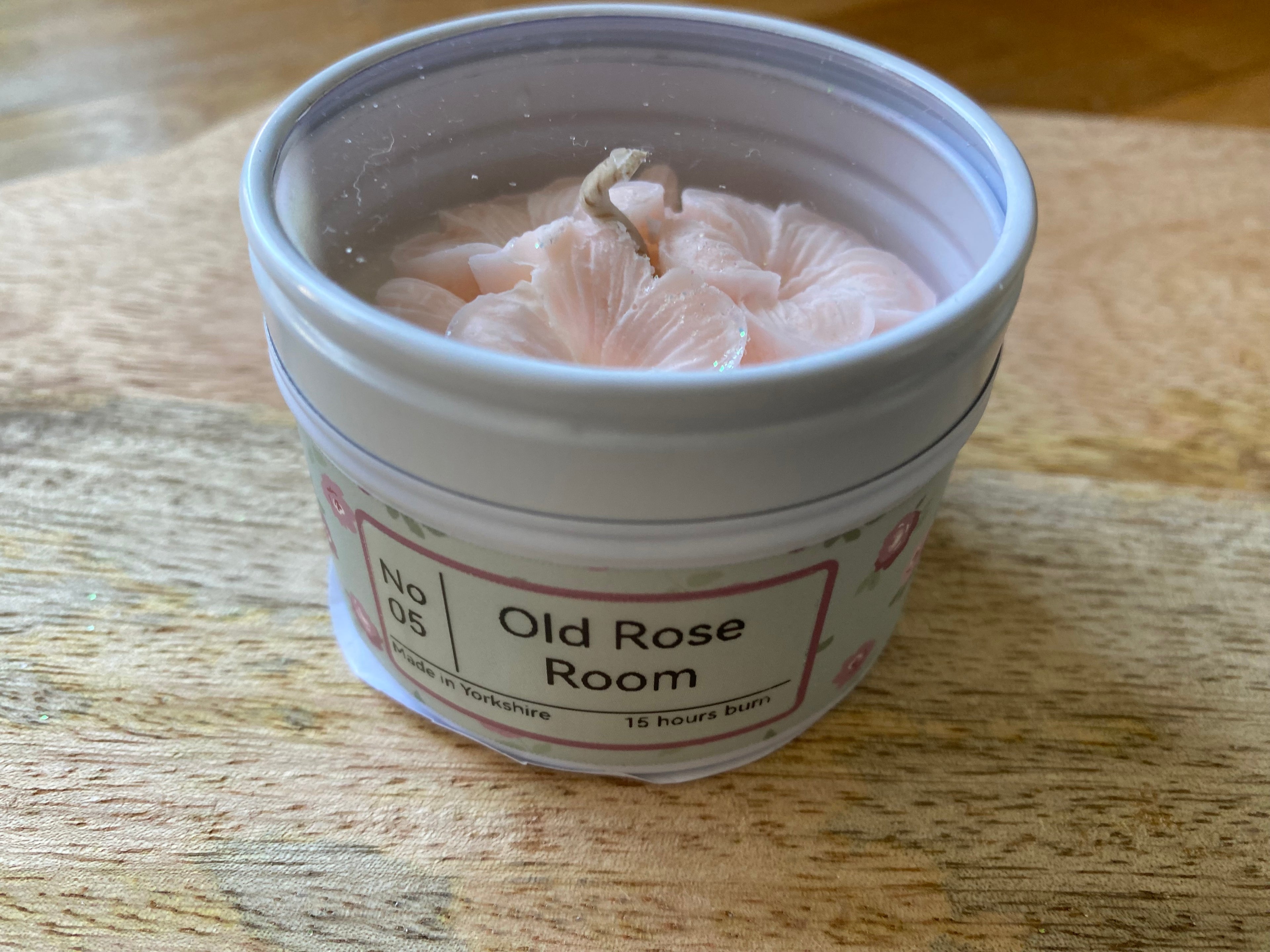 Hand poured Tin candle with wax floral design - Old Rose Room