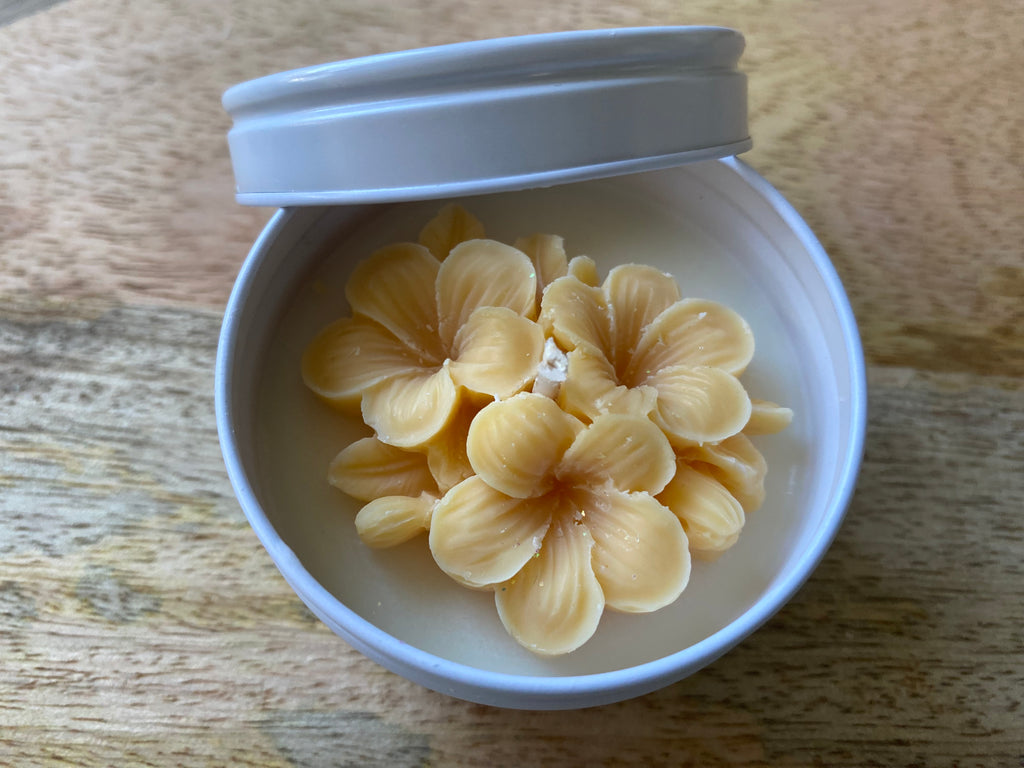 Hand poured Tin candle with wax flower - Orangery