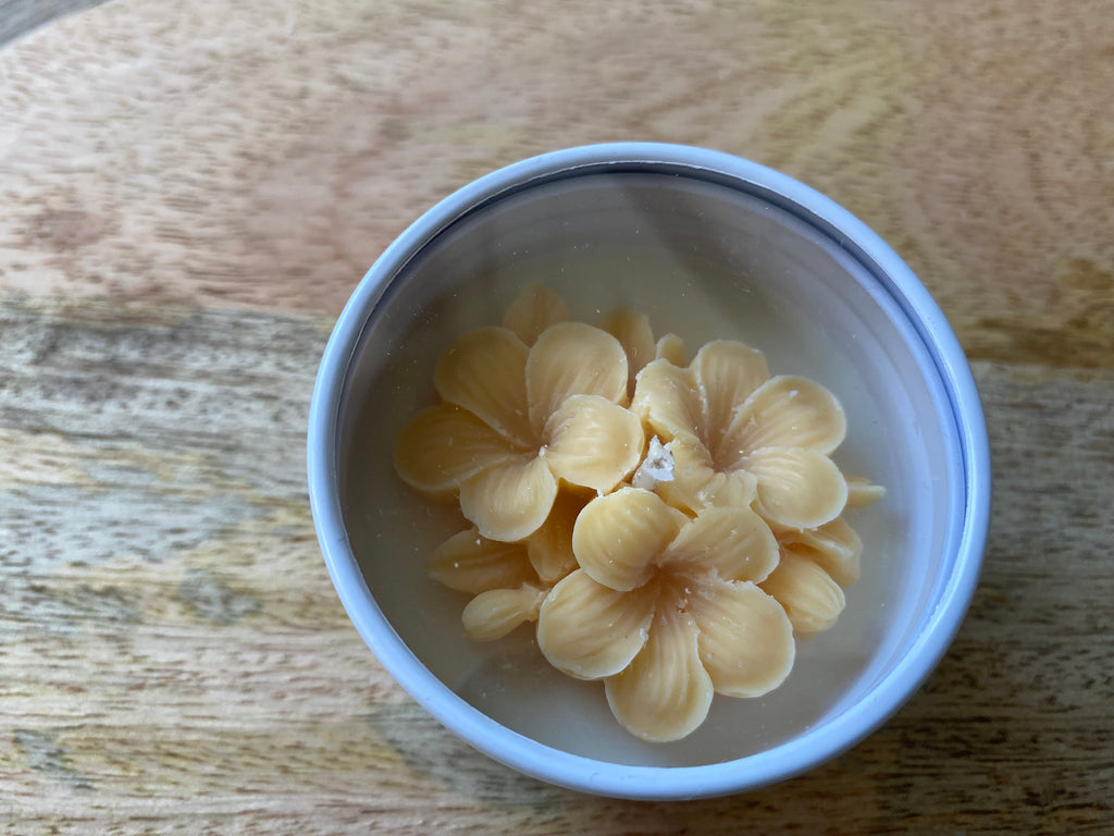 Hand poured Tin candle with wax flower - Orangery