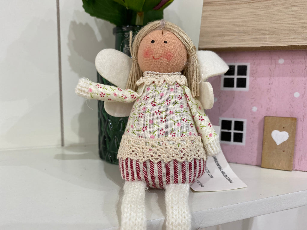 Mrs Ditsy floral top Angel - pretty sitting angel