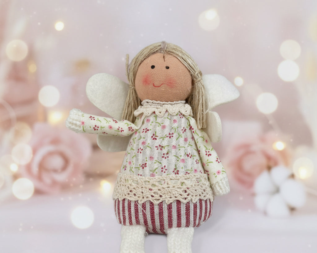 Mrs Ditsy floral top Angel - pretty sitting angel