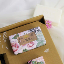 Load image into Gallery viewer, Delux Gift set - English Soap Company - Rose and Peony
