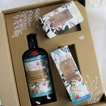 Load image into Gallery viewer, Delux Gift set - English Soap Company - Jasmine and Wild Strawberry
