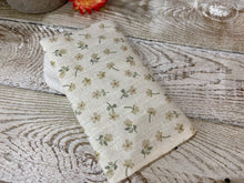 Load image into Gallery viewer, Pocket Tissue cover - Linen and Rose - Ditsy Parsnip
