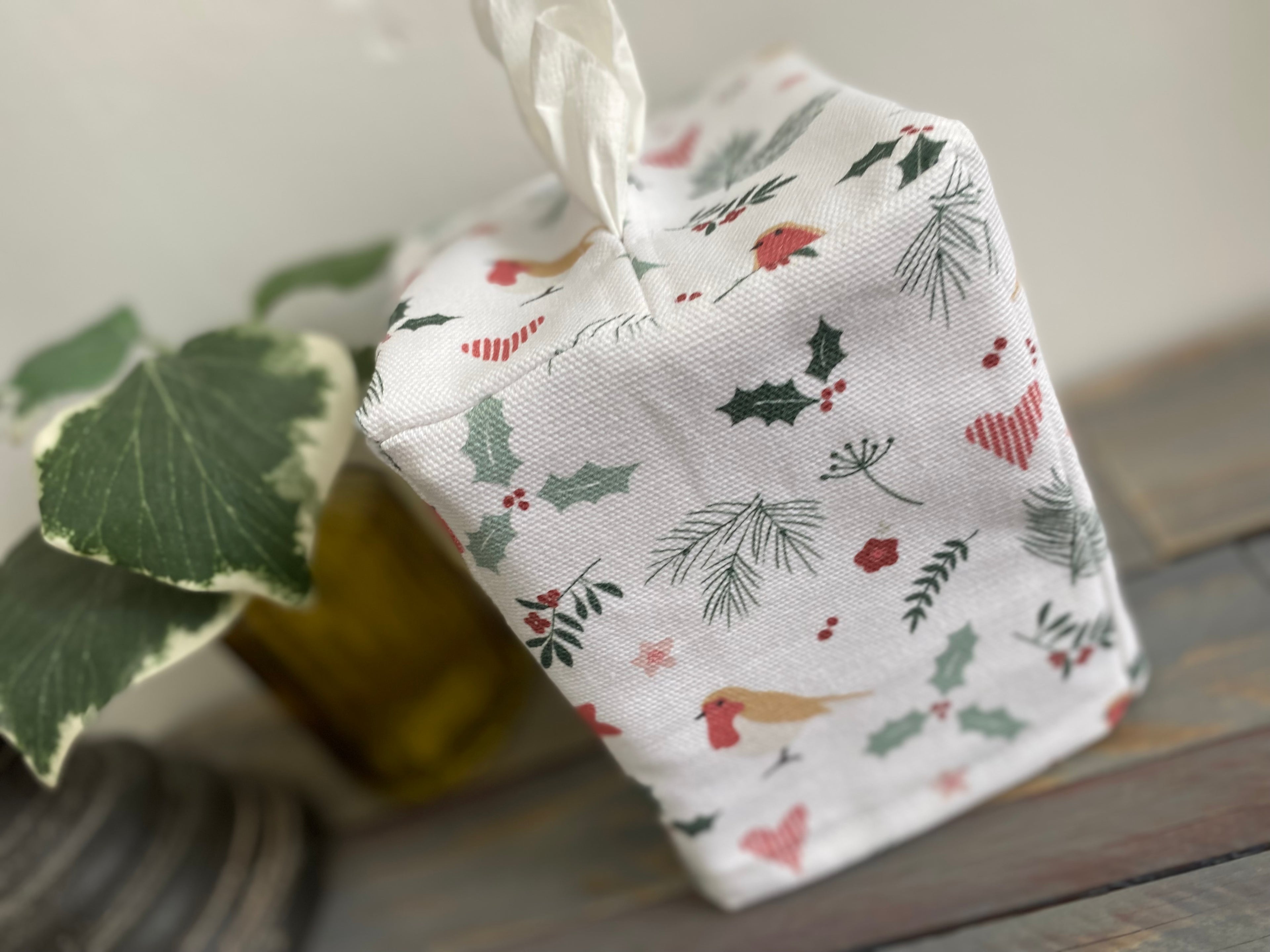 Tissue Box cover - Linen and Rose Christmas