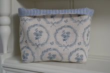 Load image into Gallery viewer, Fabric Basket - Olive and Daisy - Storm Blue Wreath - 6&quot; x 9&quot;
