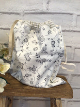 Load image into Gallery viewer, Toiletry Bag - Liberty of London bag
